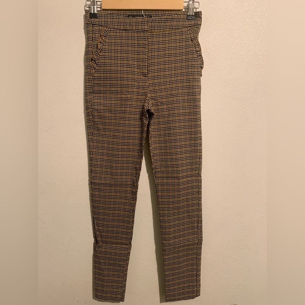 Zara Women’s trousers with ruffled pockets